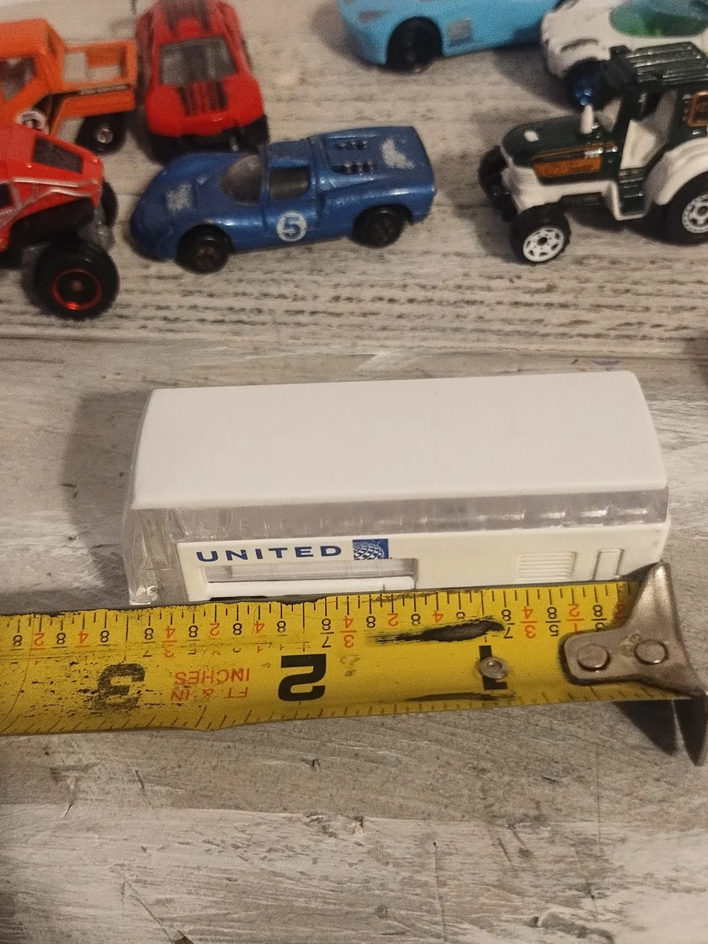 Lot of 9 Toy Cars and Trucks different brands matchbox an Hot Wheels and others